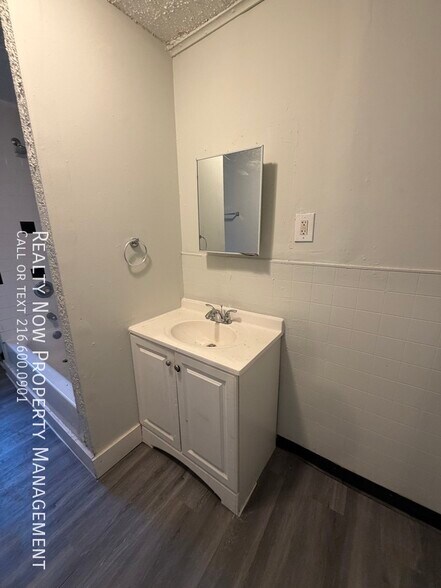 Building Photo - 3507 Carlyle Ave