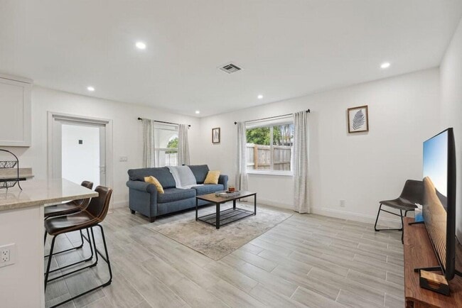 Building Photo - 3133 Albatross Rd