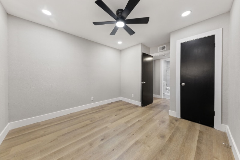 Building Photo - 605 Melrose Dr