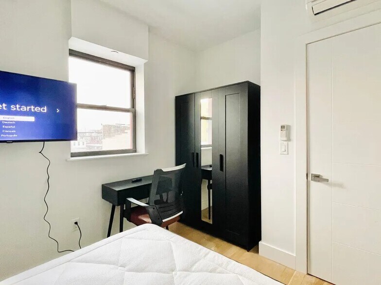 Building Photo - Furnished room/NOT APARTMENT