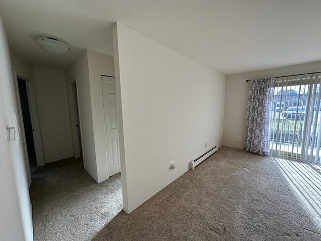 Building Photo - 1918 Axtell Dr