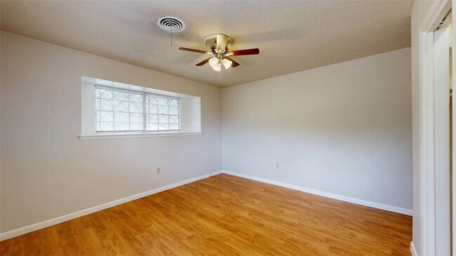 Building Photo - 302 Laurel St