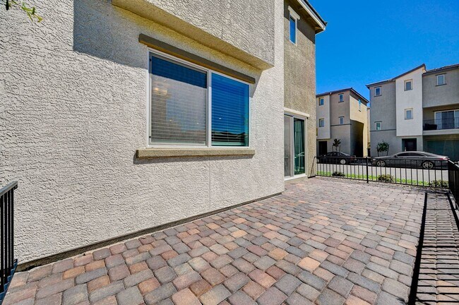 Building Photo - 2021 TOWNHOME IN GATED COMMUNITY N LAS VEGAS