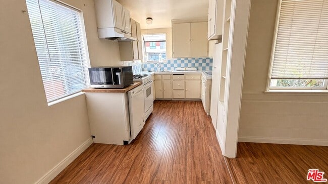 Building Photo - 3866 Bentley Ave