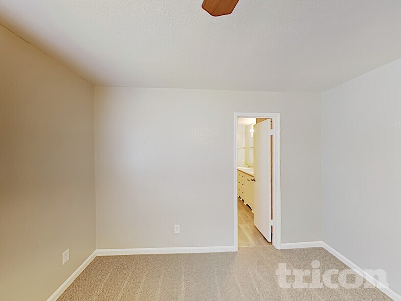 Building Photo - 15802 Echo Canyon Dr