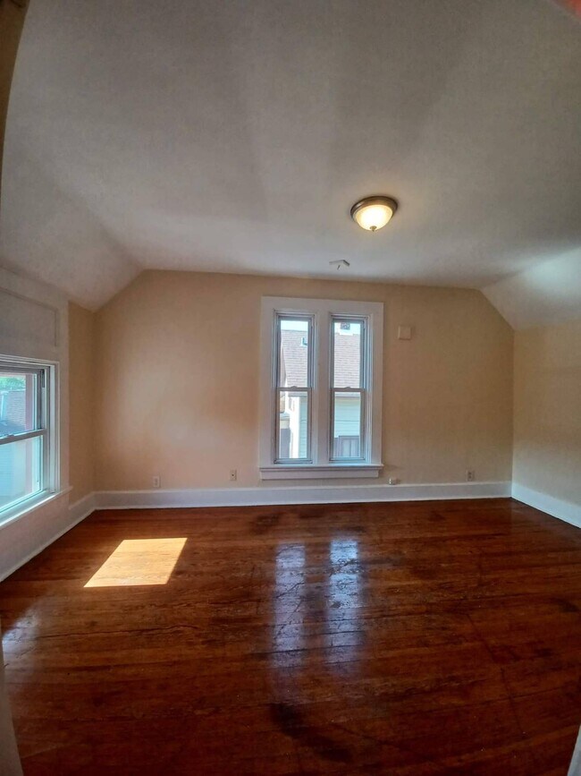 Building Photo - 119 N Longwood St