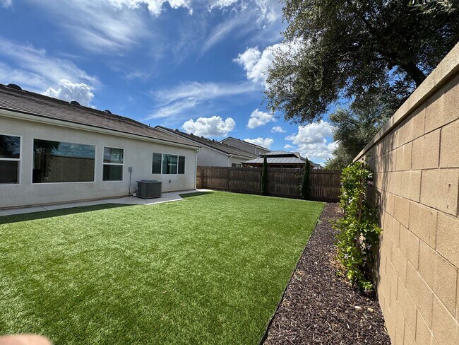 Building Photo - 601 Wishon Ave W