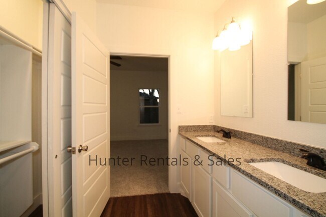 Building Photo - Upscale Four-Bedroom Townhome!