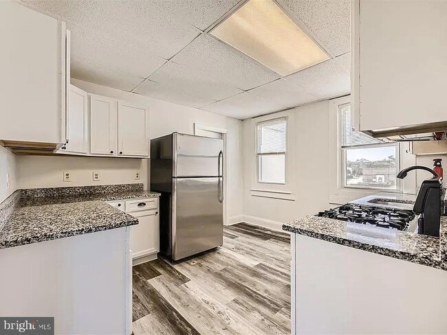 Building Photo - 3101 Gibbons Ave