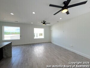 Building Photo - 2615 S Flores St