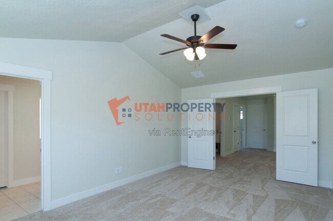 Building Photo - 1353 W Quailhill Rd
