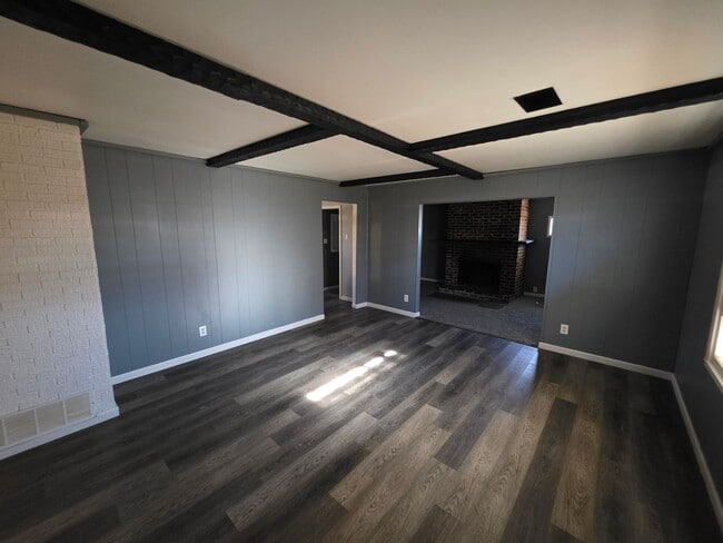 Building Photo - Nice Updated 3bd/1bath