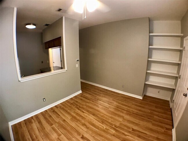 Building Photo - 4409 W Guadalupe St