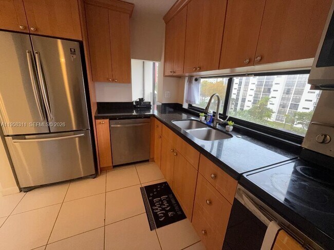 Building Photo - 16919 N Bay Rd