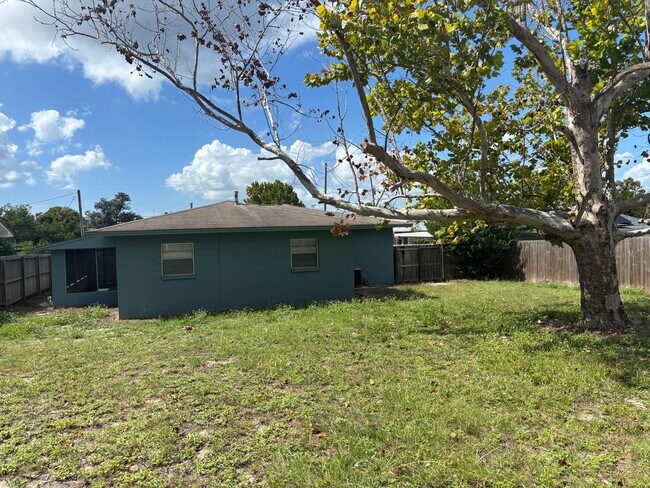 Building Photo - 1404 Clay Ave
