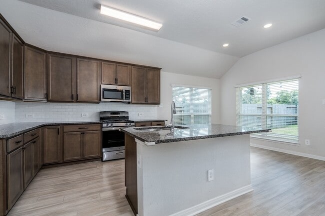 Building Photo - 911 Acorn Trail Pl