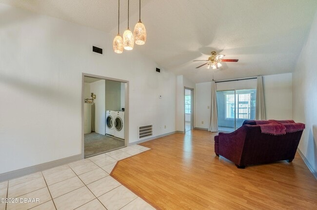 Building Photo - 1045 Amber Cir