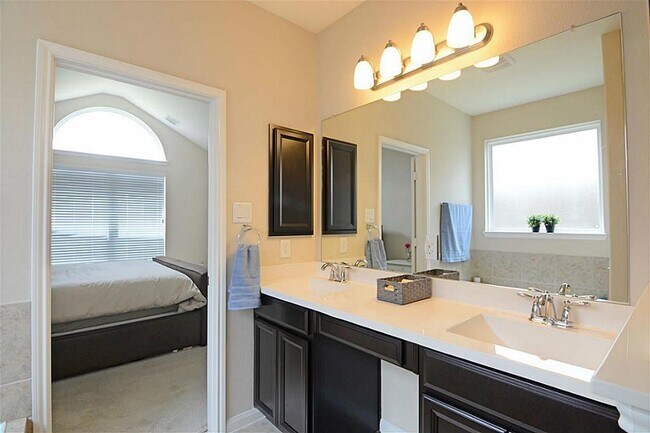 Building Photo - 15415 Pattington Cypress Dr