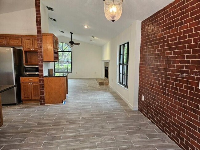 Building Photo - 4252 Prairie View Dr S