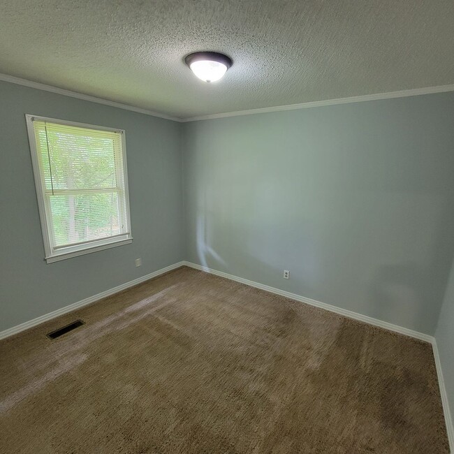 Building Photo - 2128 Wildwood Rd
