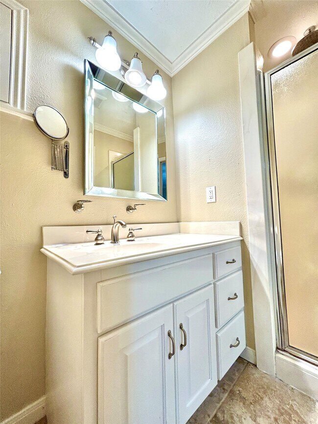 Building Photo - 5022 Darnell St