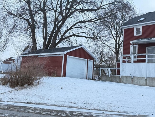 Building Photo - 1103 West Dr