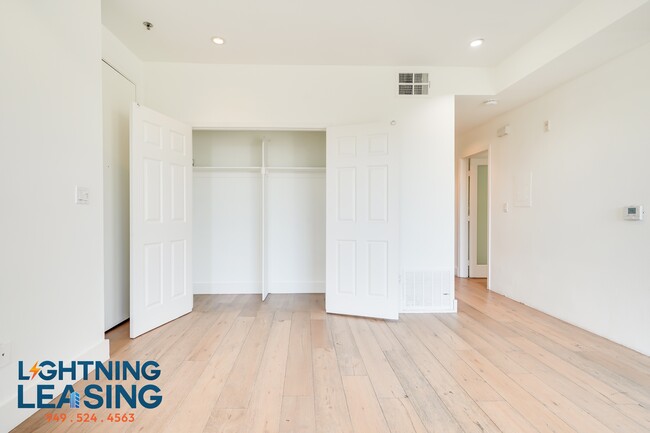 Building Photo - 8811-8815 Burton Way