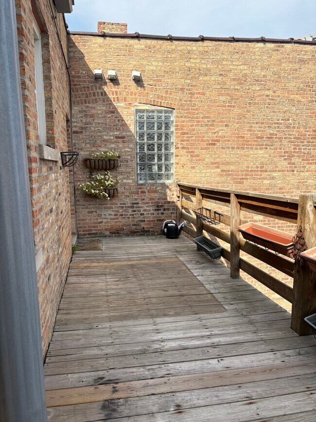 Building Photo - 4309 N Troy St