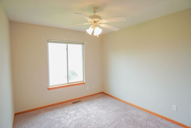 Building Photo - $1,850| 3 Bedroom, 2 Bathroom Duplex | No ...