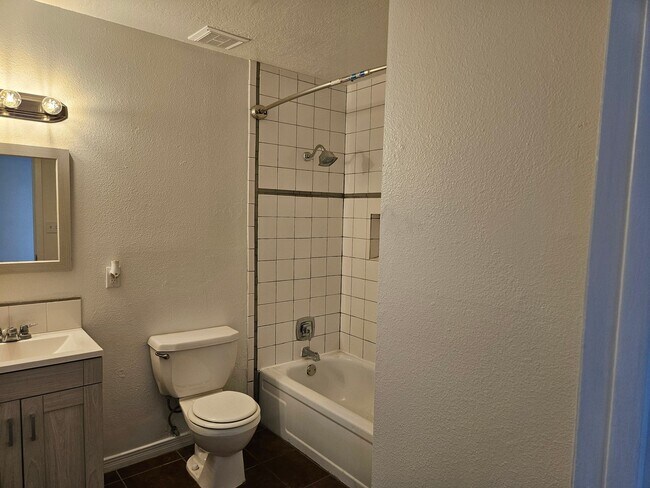 Building Photo - Great home in east El Paso