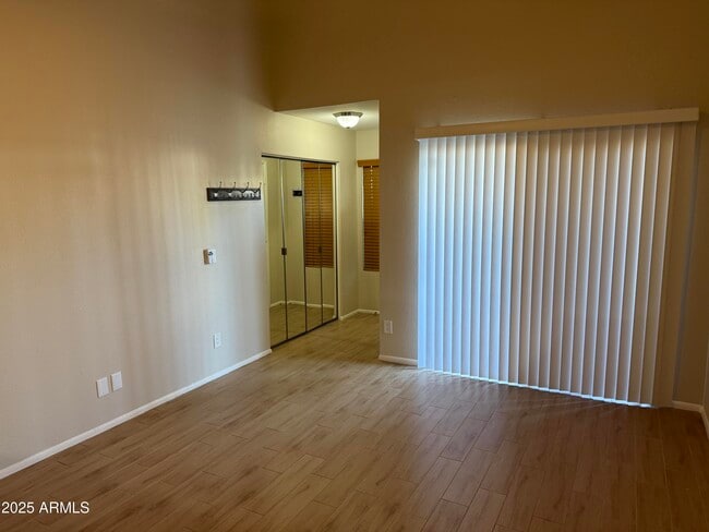 Building Photo - 850 S River Dr