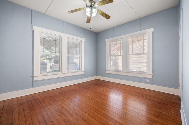 Building Photo - Historic craftsman style home located in T...