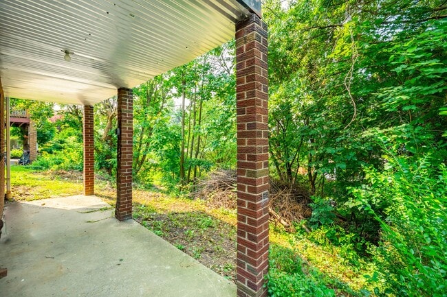 Building Photo - 447 Elm Rd