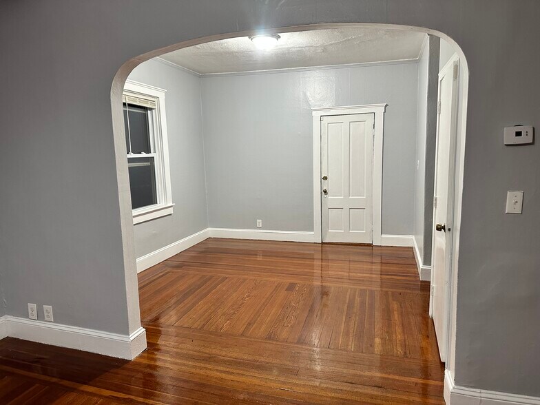 Building Photo - 16 Sabra St