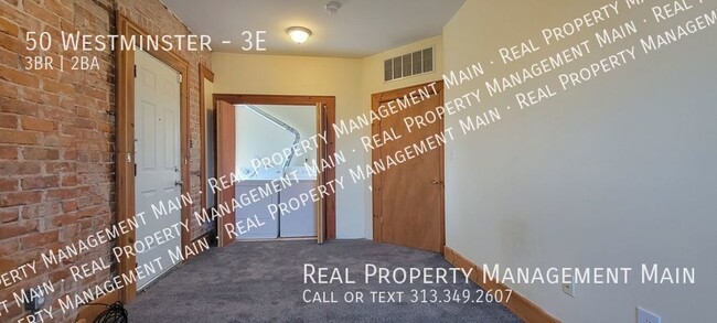 Building Photo - Spacious upper-level located in Detroit's ...