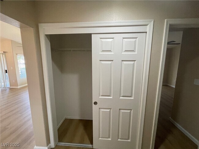 Building Photo - 9401 Villa Ridge Dr