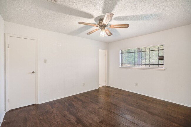 Building Photo - 12718 Panay Dr