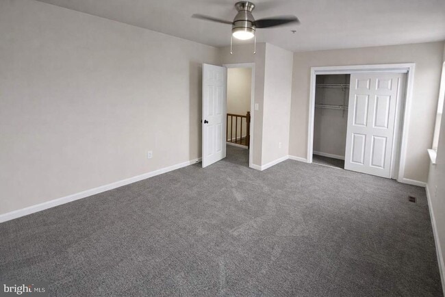 Building Photo - 5605 Larson Ct