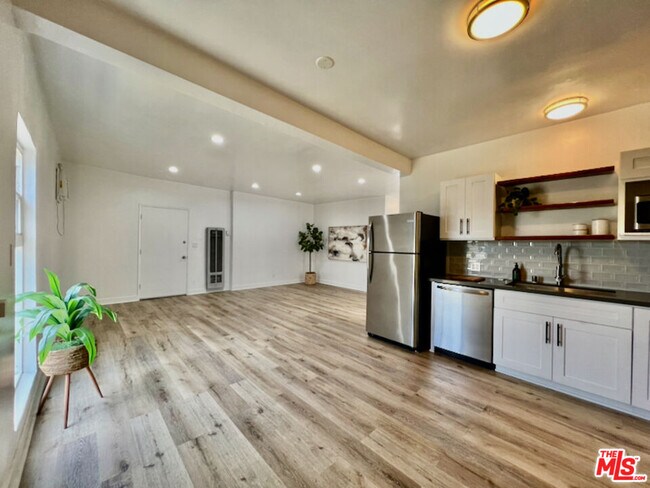 Building Photo - 1217 N Virgil Ave