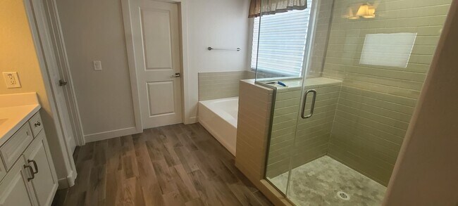 Building Photo - 4 Bedroom 3 Bathroom Upgrade Model Home