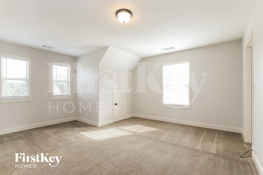 Building Photo - 537 Cambridge Farms Dr