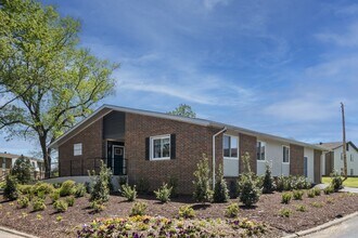 Building Photo - Sumner Estates