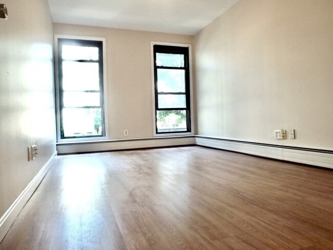 Building Photo - 32 Juniper St