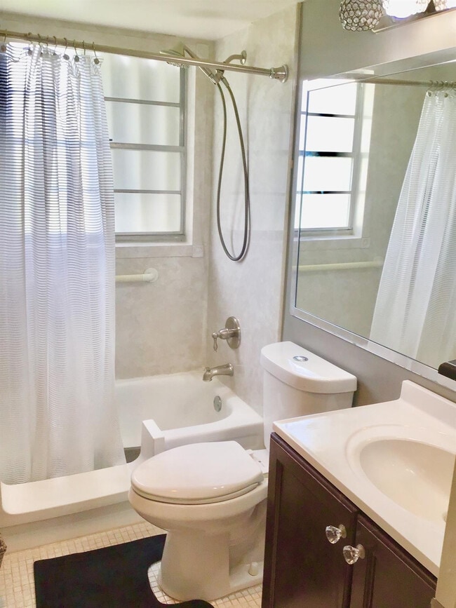 Building Photo - 438 Mansfield K