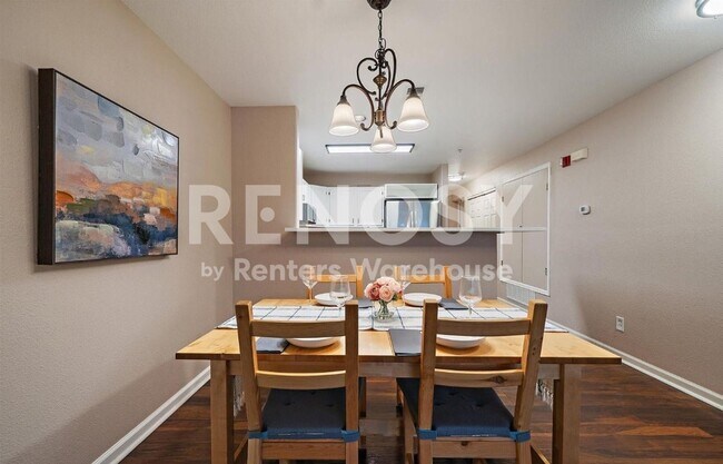 Building Photo - Modern Comfort and a Garage in Prime Aurora Location