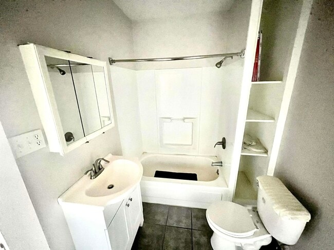 Building Photo - 2104 Taylor St