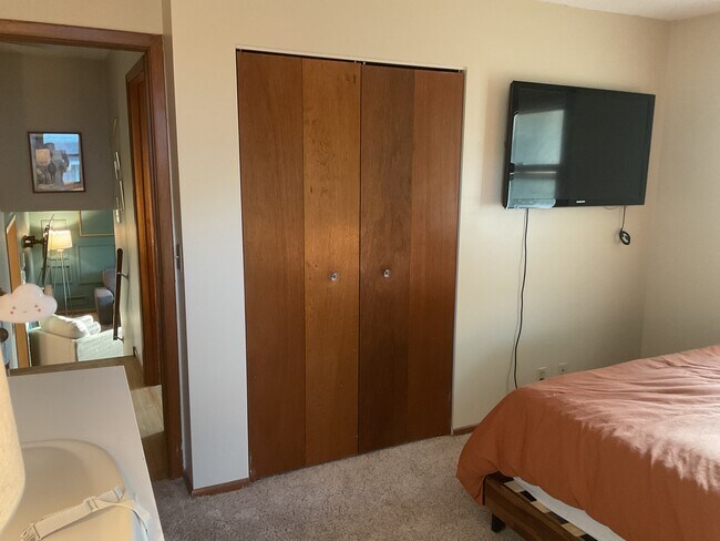 Building Photo - 945 Beacon Ln