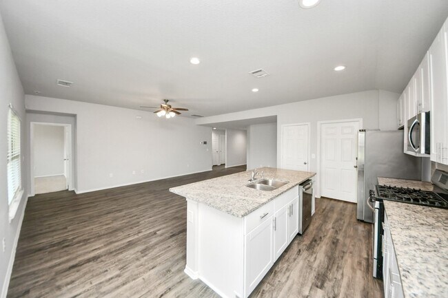Building Photo - 20715 Southern Wds Blvd