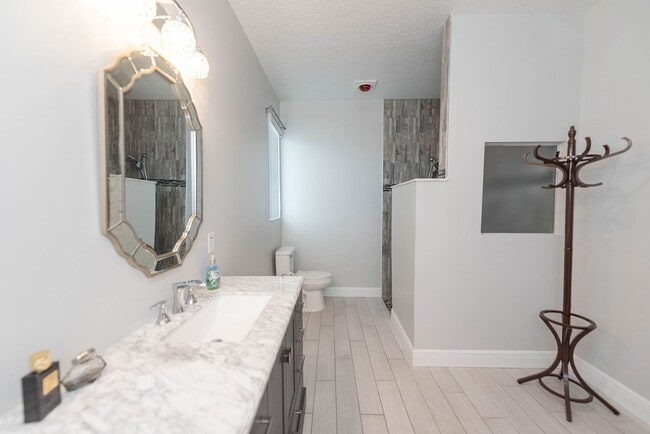 Building Photo - Beautiful Home in Satellite Beach including Lawncare and Community Pool