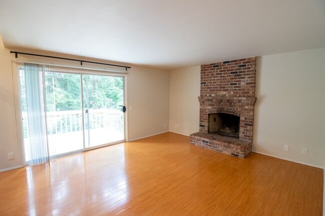 Building Photo - 4bd/2.75ba Sammamish Home
